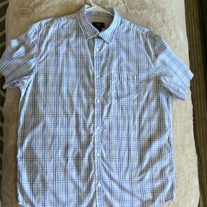 Men’s short sleeve button up. Size medium. Calvin Klein. Good condition.